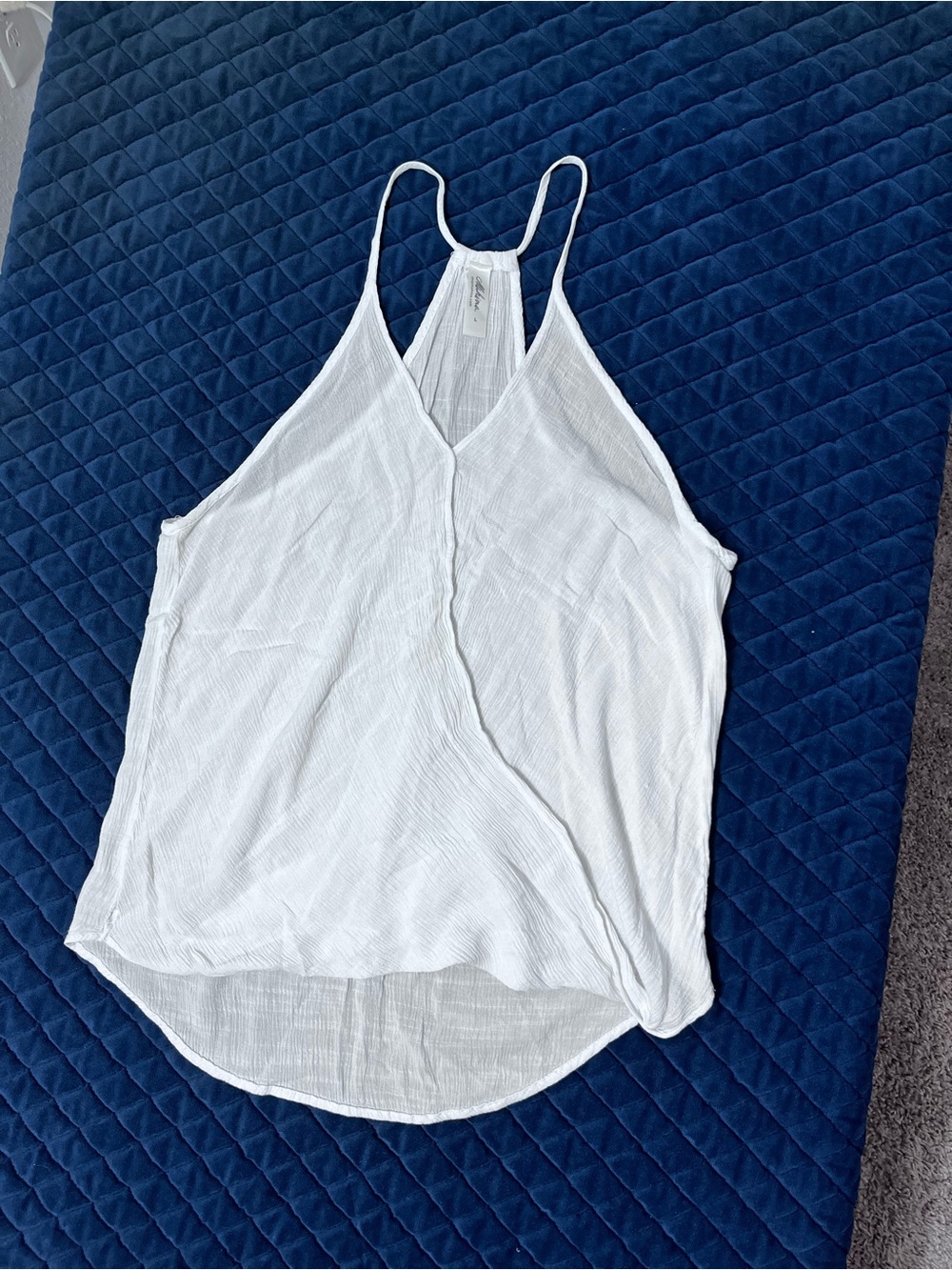 mahina White V-Neck Sleeveless Cami Tank